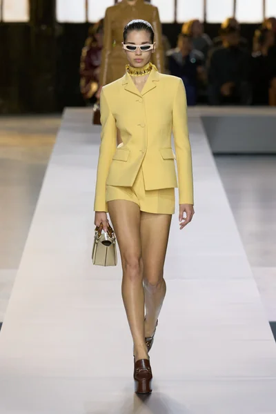 Look 19